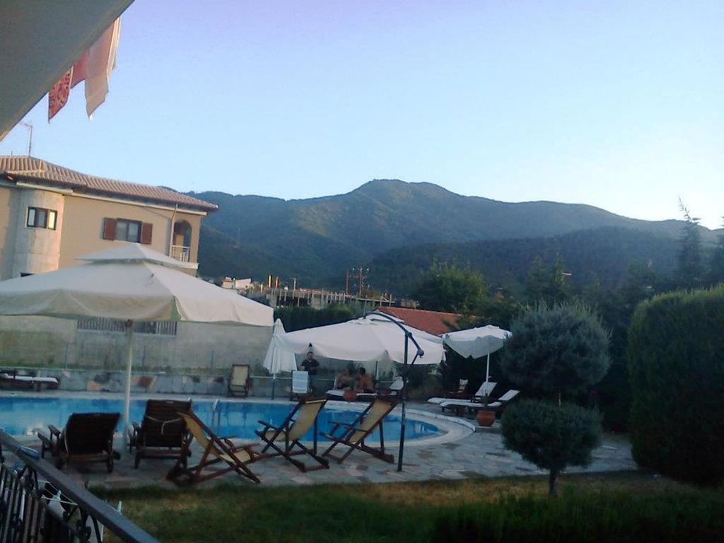 Studio with Garden, Mountain and Pool View - Villa Riviera - www.villariviera.gr - Stavros
